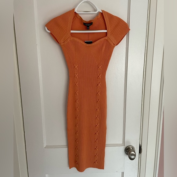 NWT Guess - Cap Sleeve Sweetheart dress (size xs) - Picture 4 of 5